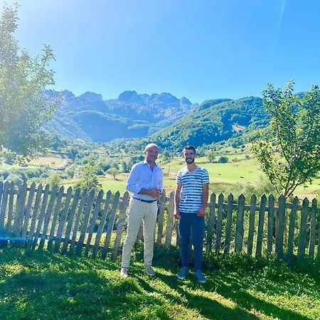 Alpini بيت ضيافة *