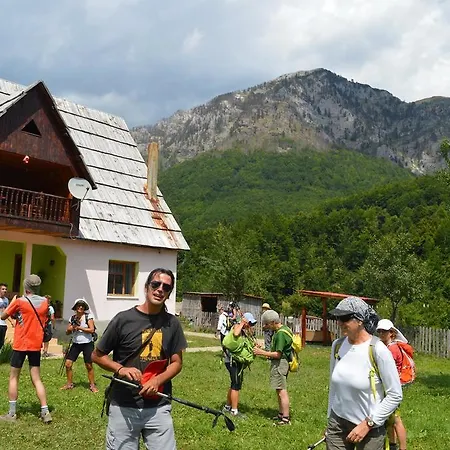 بيت ضيافة Alpini