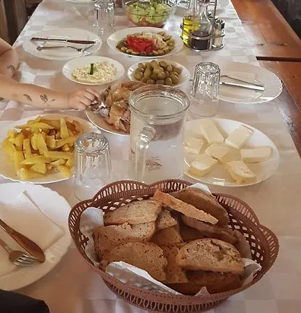 Alpini بيت ضيافة *