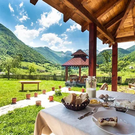 Alpini بيت ضيافة *