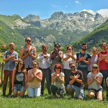 Alpini بيت ضيافة Lepushe